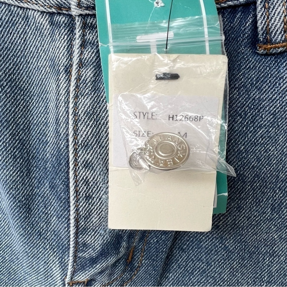 CLEARANCE DISTRESSED DECONSTRUCTED MOM JEANS VINTAGE WASH SIZE MEDIUM NWT - Picture 2 of 5